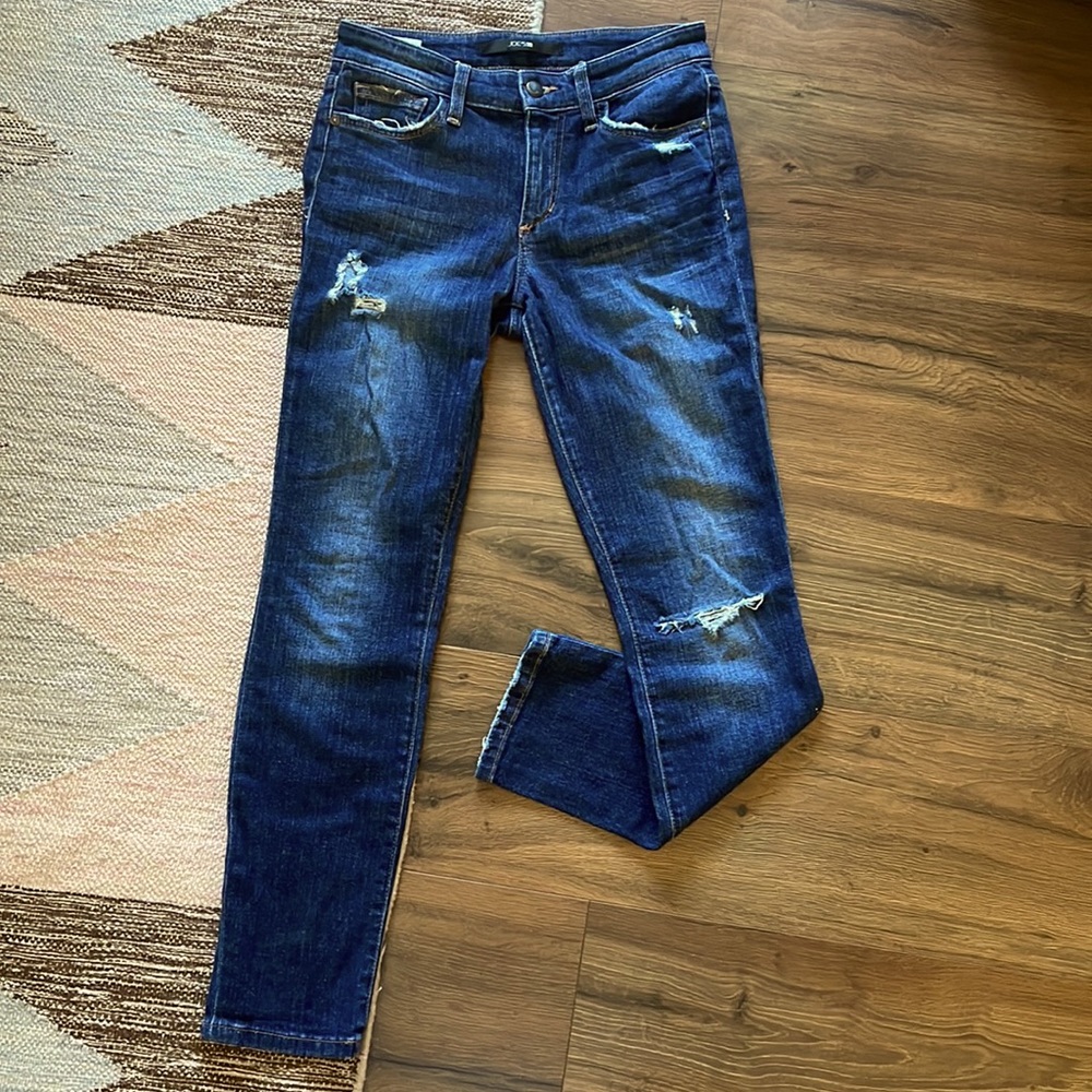Joe’s Jeans- Distressed dark wash size 26